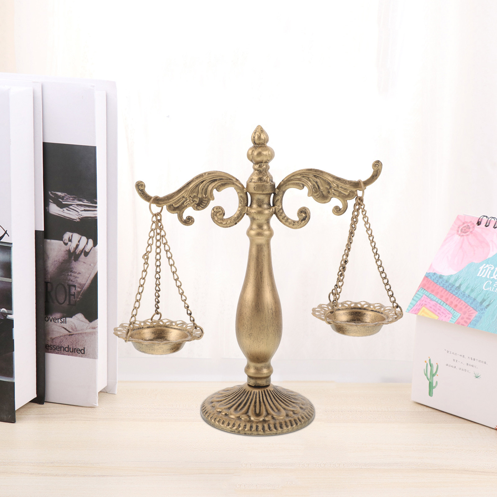 Home Office With Library - Retro Vintage Metalowa Waga Żelazna Rzeźba